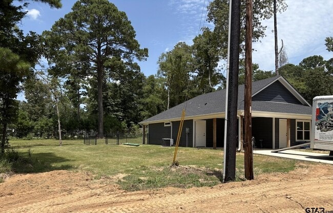 property at 518 Post Oak Dr