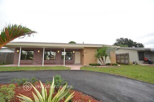 4015 W Park Rd in Hollywood, FL - Building Photo