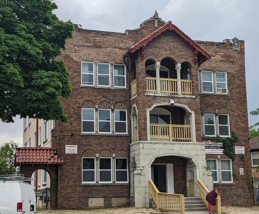 4720 N 37th St in Milwaukee, WI - Building Photo
