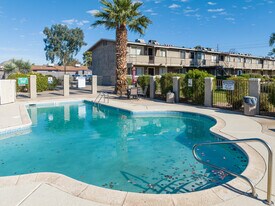 Camelback Courtyard in Phoenix, AZ - Building Photo