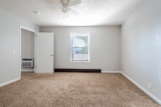 1059 Woods Ferry Rd in Gallatin, TN - Building Photo - Building Photo
