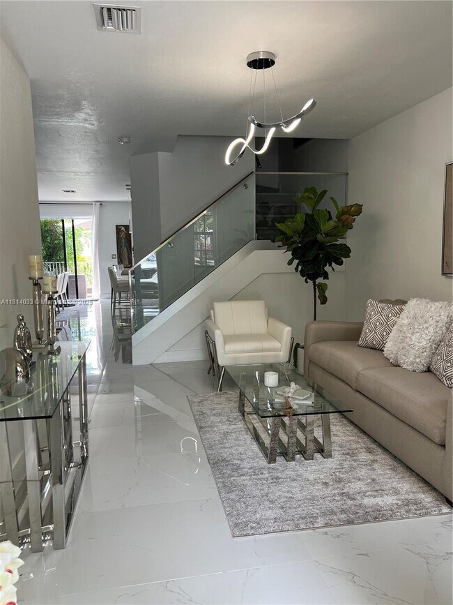 9336 W 34th Ct in Hialeah, FL - Building Photo - Building Photo