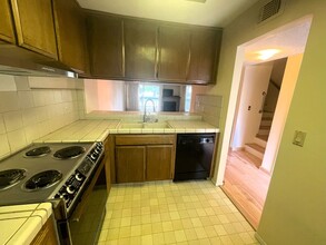 8006 Briar Ridge Ln in Citrus Heights, CA - Foto de edificio - Building Photo
