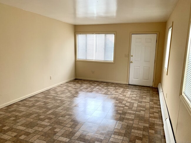 1380 Kossuth St in Bridgeport, CT - Building Photo - Building Photo