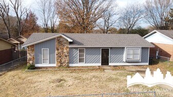 5343 Cedar Bluff Dr in Memphis, TN - Building Photo