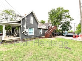 122 W Pine St in Rogers, AR - Building Photo