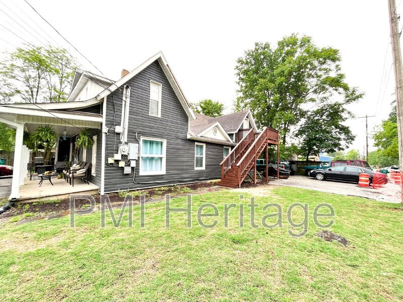 122 W Pine St in Rogers, AR - Building Photo