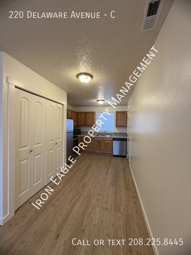220 Delaware Ave in Nampa, ID - Building Photo - Building Photo