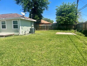 7953 Turquoise Ln in Houston, TX - Building Photo - Building Photo