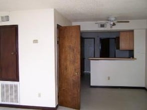 728 Hinyub Ave in Gretna, LA - Foto de edificio - Other