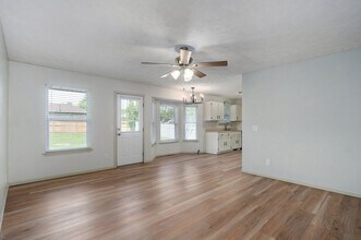 205 Smalley St in Nixa, MO - Building Photo - Building Photo