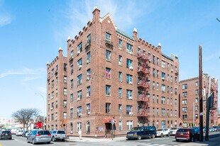 35-30 153rd St in Flushing, NY - Building Photo