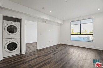 11209 Richland Ave in Los Angeles, CA - Building Photo - Building Photo