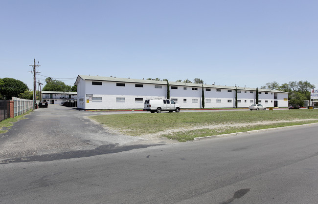 Westwind Apartments in San Antonio, TX - Building Photo - Building Photo