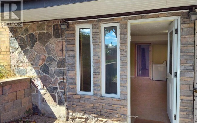 84 Marilake Dr in Toronto, ON - Building Photo - Building Photo