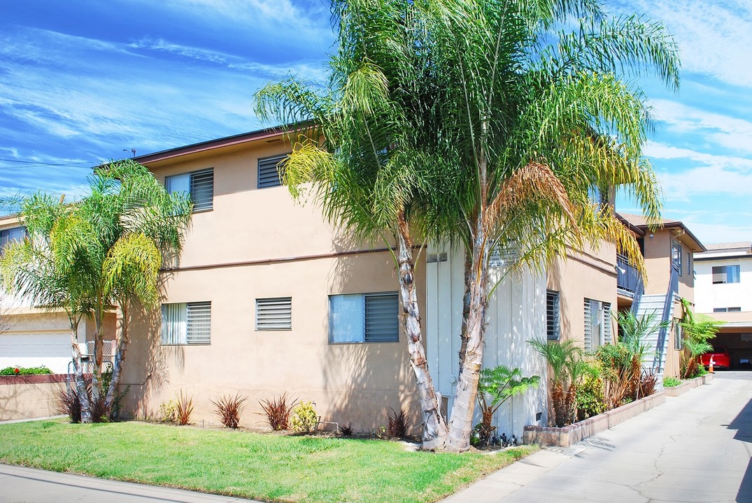 1451 Marine Ave in Gardena, CA - Foto de edificio