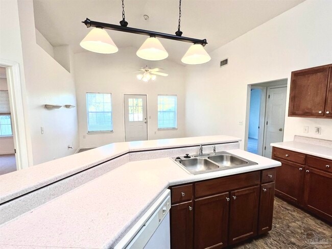 6211 Bandol Ct in Milton, FL - Foto de edificio - Building Photo