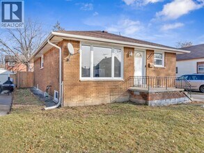 1270 Laurendeau Ave in Windsor, ON - Building Photo - Building Photo