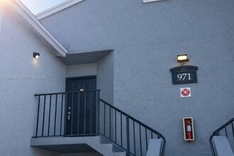 971 Lake Terry Dr in West Palm Beach, FL - Building Photo - Building Photo