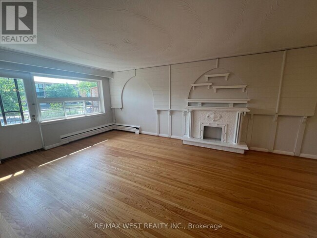 251 Pannahill Rd in Toronto, ON - Building Photo - Building Photo