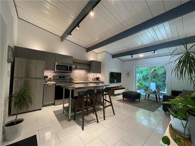 1720 NE 3rd Ave in Fort Lauderdale, FL - Building Photo - Building Photo