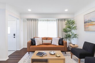 29744 Rosslyn Ave in Garden City, MI - Foto de edificio - Building Photo