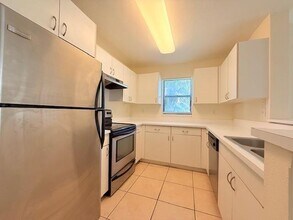 4097 NW 87th Ave in Sunrise, FL - Building Photo - Building Photo