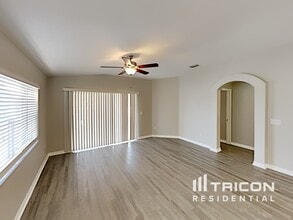 3418 Thistledown Ln in Land O Lakes, FL - Foto de edificio - Building Photo