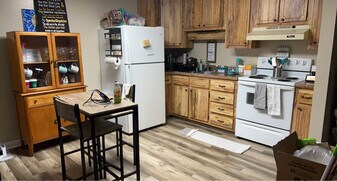 939 Brookside Camp Rd in Hendersonville, NC - Building Photo