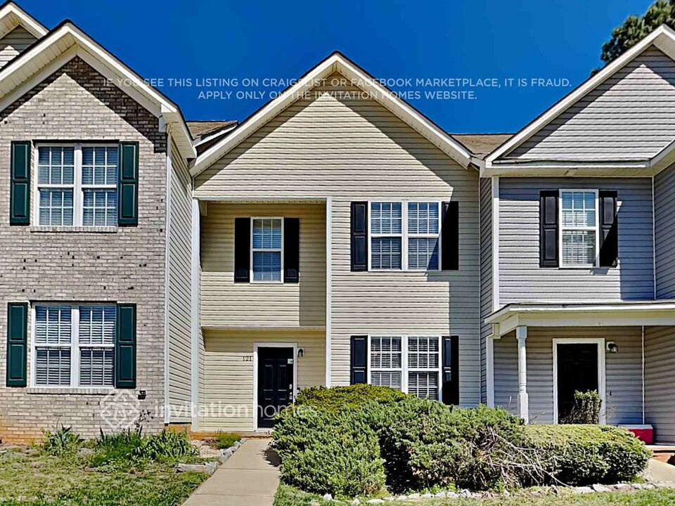 121 Blackthorne Ct in Clayton, NC - Building Photo