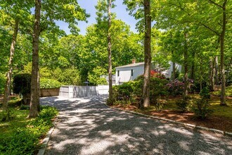 118 Sycamore Dr in East Hampton, NY - Building Photo - Building Photo