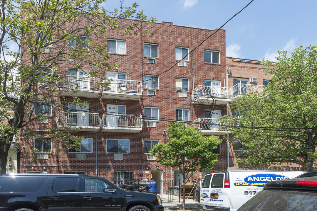 9311 Lamont Ave in Elmhurst, NY - Building Photo