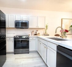 8760 NW 97th Ave, Unit 203 in Doral, FL - Building Photo - Building Photo