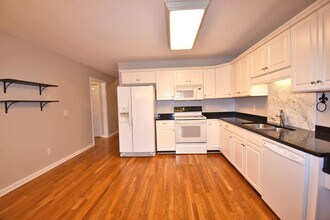 826 N Maple St in Murfreesboro, TN - Foto de edificio - Building Photo