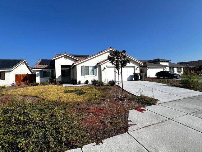 812 Beaconsfield Ct in Bakersfield, CA - Building Photo - Building Photo