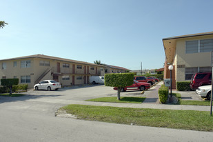 10746 SW 2nd St in Miami, FL - Building Photo