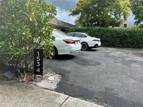 1534 Monroe St in Hollywood, FL - Foto de edificio - Building Photo