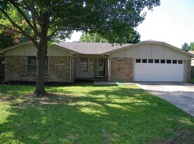 8608 Brookridge Dr in North Richland Hills, TX - Building Photo