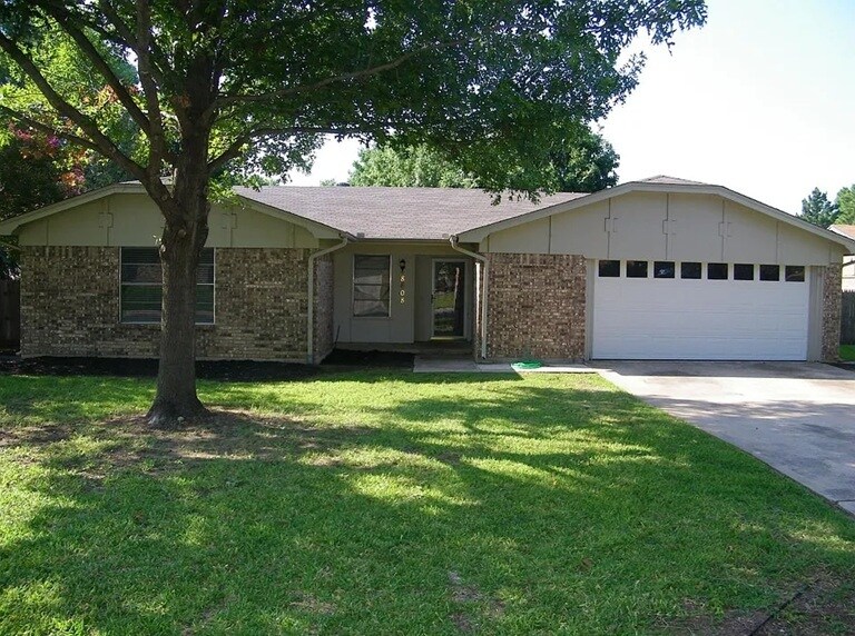 8608 Brookridge Dr in North Richland Hills, TX - Building Photo