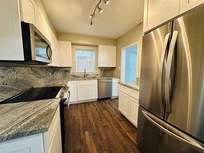 401 W Saulnier St in Houston, TX - Building Photo - Building Photo