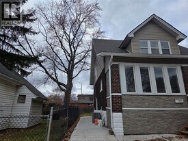 3284 Baby St in Windsor, ON - Building Photo