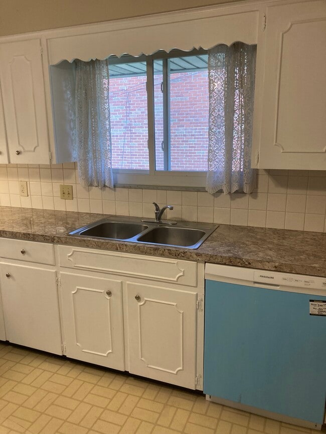 176 Kenridge Rd, Unit 176