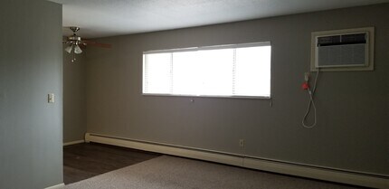 2040 9th St in Coralville, IA - Building Photo - Building Photo