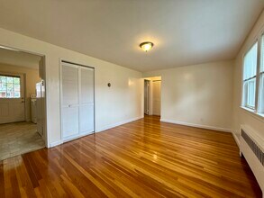 Arlington Gardens Apartments in Arlington, MA - Foto de edificio - Building Photo