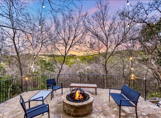 9326 Knoll Crest Loop