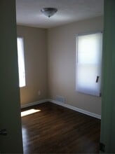 8004 Park Dr in Ralston, NE - Building Photo - Building Photo