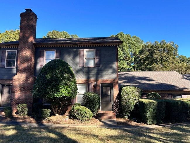 property at 1652 India Hook Rd