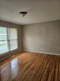 5024 Tulip Tree Ln photo'