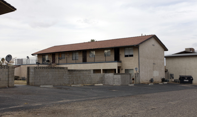 731 Upton Dr in Barstow, CA - Foto de edificio - Building Photo