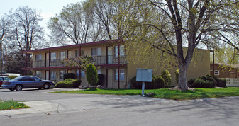 1016-1024 S Ivy St in Nampa, ID - Building Photo